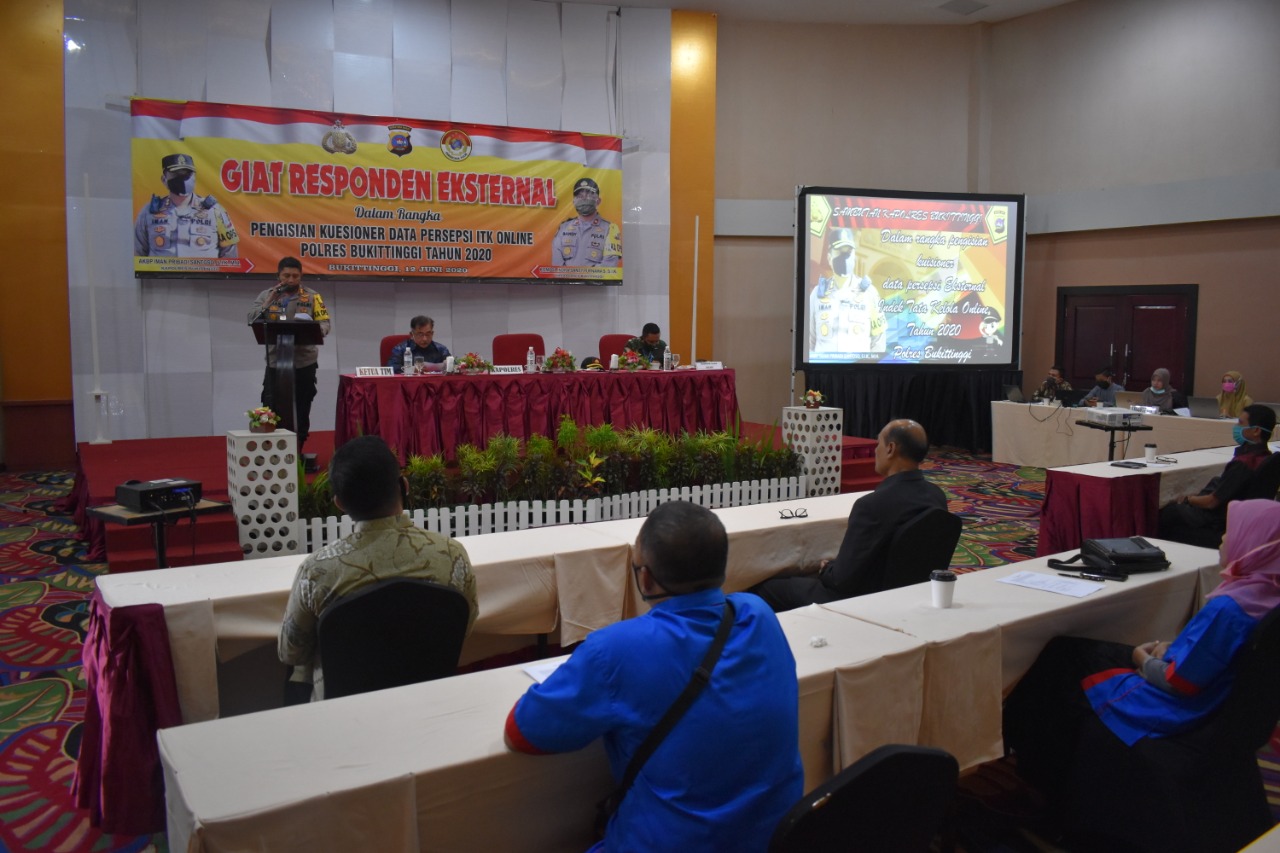 Kegiatan responden eksternal untuk pengisian kuesioner persepsi ITK online Polres Bukittinggi tahun 2020, jumat (12/6 bertempat di Hotel Rocky Bukitinggi.